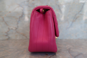CHANEL  V-Stitch chain shoulder bag Lambskin Pink/Gold hadware Shoulder bag 700060070