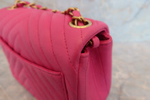 Load image into Gallery viewer, CHANEL  V-Stitch chain shoulder bag Lambskin Pink/Gold hadware Shoulder bag 700060070
