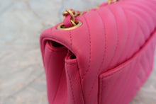 Load image into Gallery viewer, CHANEL  V-Stitch chain shoulder bag Lambskin Pink/Gold hadware Shoulder bag 700060070
