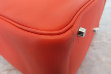 画像をギャラリービューアに読み込む, HERMES／エルメス リンディ30 ヴォースイフト カプシーヌ T刻印 ショルダーバッグ 700020033
