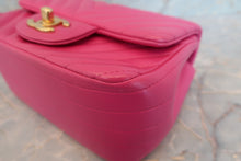 Load image into Gallery viewer, CHANEL  V-Stitch chain shoulder bag Lambskin Pink/Gold hadware Shoulder bag 700060070

