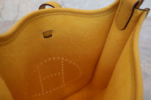 将图片加载到图库查看器，HERMES EVELYNE TPM Clemence leather Jaune de naples W刻印 Shoulder bag 600080203
