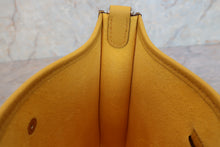 将图片加载到图库查看器，HERMES EVELYNE TPM Clemence leather Jaune de naples W刻印 Shoulder bag 600080203
