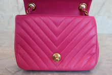 Load image into Gallery viewer, CHANEL  V-Stitch chain shoulder bag Lambskin Pink/Gold hadware Shoulder bag 700060070
