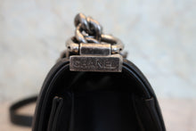 画像をギャラリービューアに読み込む, CHANEL/シャネル ボーイシャネルチェーンショルダーバッグ ラムスキン ブラック/シルバー金具 ショルダーバッグ 800090001
