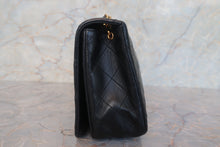 Load image into Gallery viewer, CHANEL Matelasse chain shoulder bag Lambskin Black/Gold hadware Shoulder bag 700120093
