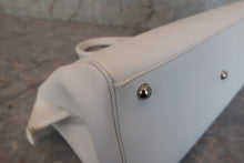 Load image into Gallery viewer, HERMES Paris Bombay 35 Epsom leather White □K Engraving Hand bag 600080133
