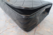 Load image into Gallery viewer, CHANEL Matelasse chain shoulder bag Lambskin Black/Gold hadware Shoulder bag 700120093
