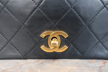 Load image into Gallery viewer, CHANEL Matelasse chain shoulder bag Lambskin Black/Gold hadware Shoulder bag 700120093
