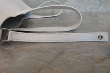 Load image into Gallery viewer, HERMES PICOTIN LOCK MM Clemence leather White Y Engraving Hand bag 700020048
