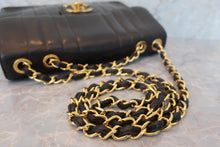 Load image into Gallery viewer, CHANEL Mademoiselle Single flap chain shoulder bag Lambskin Black/Gold hadware Shoulder bag 600040189
