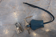 画像をギャラリービューアに読み込む, HERMES／エルメス ケリー32 トリヨンクレマンス ブルージーン □H刻印 ショルダーバッグ 800030032
