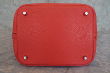 画像をギャラリービューアに読み込む, HERMES／エルメス ピコタンロックＭＭ トリヨンクレマンス ルージュピヴォワンヌ R刻印 ハンドバッグ 800020237
