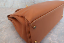 Load image into Gallery viewer, HERMES KELLY 32 Graine Couchevel leather Gold 〇Z Engraving Shoulder bag 600080131
