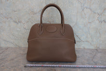 Load image into Gallery viewer, HERMES／BOLIDE 31 Clemence leather Etoupe gray □R Engraving Shoulder bag 800020263

