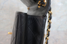 Load image into Gallery viewer, CHANEL Medium Matelasse single flap chain shoulder bag Lambskin Black/Gold hadware Shoulder bag 600060034
