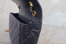 Load image into Gallery viewer, CHANEL Matelasse single flap chain shoulder bag Caviar skins Navy/Gold hadware Shoulder bag 600060026
