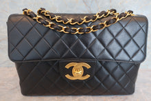 将图片加载到图库查看器，CHANEL/香奈儿 中号CF 单盖包 链条包 羊皮 Black/Gold hadware(黑色/金色金属) 肩背包 6000700069
