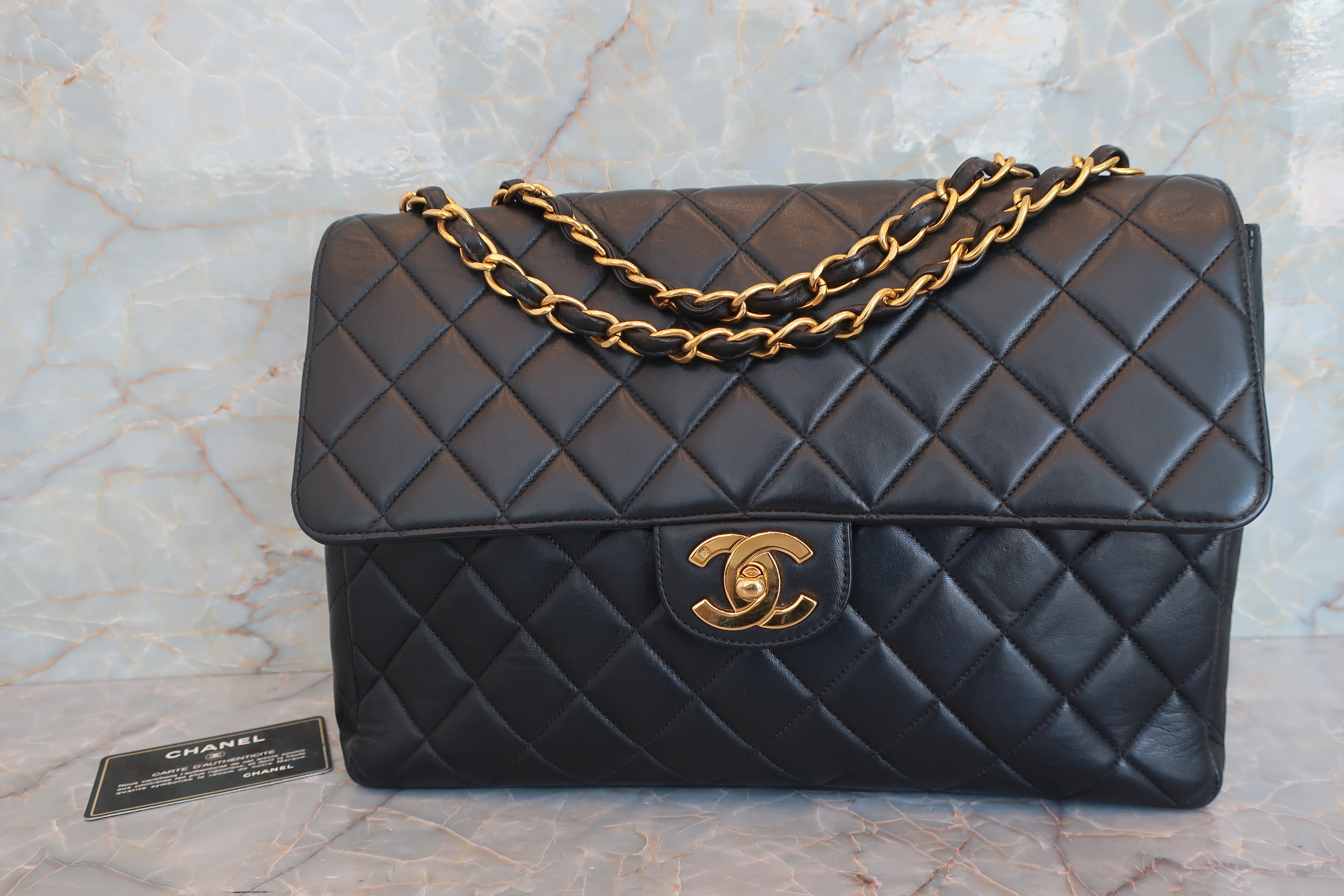 CHANEL♡iPhone♡チェーンショルダー♡ラムスキン CHANEL シャネル 19 チェーン クラッチ ラムスキン スマホ