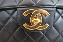 Load image into Gallery viewer, CHANEL Medium Matelasse single flap chain shoulder bag Lambskin Black/Gold hadware Shoulder bag 6000700069
