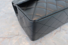 Load image into Gallery viewer, CHANEL Medium Matelasse Single flap chain shoulder bag Caviar skin Black/Gold hadware Shoulder bag 600060029
