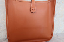 将图片加载到图库查看器，HERMES EVELYNE 1PM Epsom leather Gold □I刻印 Shoulder bag 600090160
