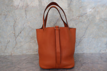 画像をギャラリービューアに読み込む, HERMES／エルメス ピコタンＭＭ トリヨンクレマンス オレンジ □J刻印 ハンドバッグ 700100172
