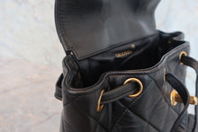 將圖片載入圖庫檢視器 CHANEL/シャネル マトラッセチェーンリュック ラムスキン ブラック/ゴールド金具 リュック 800020257
