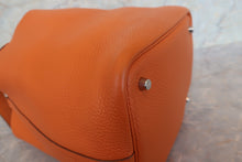 画像をギャラリービューアに読み込む, HERMES／エルメス ピコタンＭＭ トリヨンクレマンス オレンジ □J刻印 ハンドバッグ 700100172
