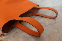 画像をギャラリービューアに読み込む, HERMES／エルメス ピコタンＭＭ トリヨンクレマンス オレンジ □J刻印 ハンドバッグ 700100172
