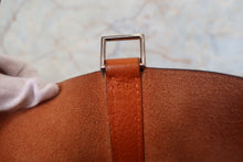 画像をギャラリービューアに読み込む, HERMES／エルメス ピコタンＭＭ トリヨンクレマンス オレンジ □J刻印 ハンドバッグ 700100172
