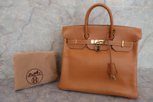 Load image into Gallery viewer, HERMES HAUT A COURROIRE 32 Ardennes leather  Natural 〇X Engraving Hand bag 600120269
