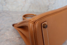 Load image into Gallery viewer, HERMES HAUT A COURROIRE 32 Ardennes leather  Natural 〇X Engraving Hand bag 600120269
