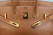 Load image into Gallery viewer, HERMES HAUT A COURROIRE 32 Ardennes leather  Natural 〇X Engraving Hand bag 600120269
