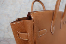 Load image into Gallery viewer, HERMES HAUT A COURROIRE 32 Ardennes leather  Natural 〇X Engraving Hand bag 600120269
