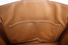 Load image into Gallery viewer, HERMES HAUT A COURROIRE 32 Ardennes leather  Natural 〇X Engraving Hand bag 600120269
