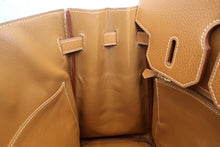 Load image into Gallery viewer, HERMES HAUT A COURROIRE 32 Ardennes leather  Natural 〇X Engraving Hand bag 600120269
