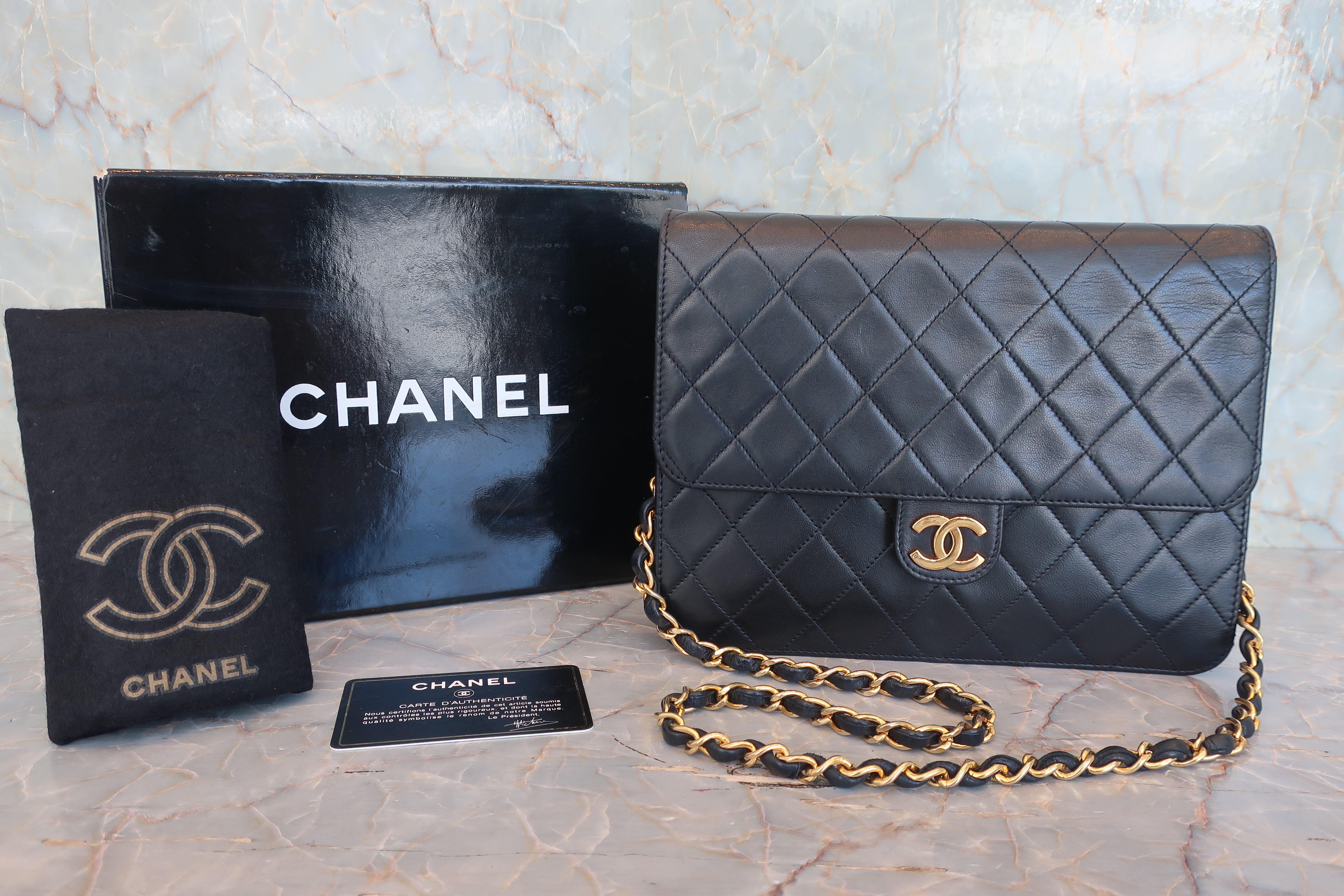 CHANEL/シャネル マトラッセプッシュロックチェーンショルダーバッグ