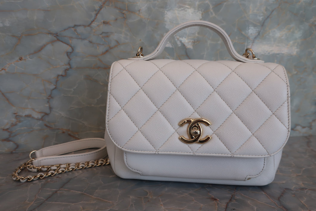 CHANEL/シャネル マトラッセショルダーバッグ キャビアスキン ホワイト/ゴールド金具 ショルダーバッグ 700070099