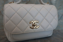 画像をギャラリービューアに読み込む, CHANEL/シャネル マトラッセショルダーバッグ キャビアスキン ホワイト/ゴールド金具 ショルダーバッグ 700070099

