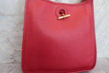 Load image into Gallery viewer, HERMES VESPA PM Graine Couchevel leather Rouge vif □A Engraving Shoulder bag 700080107

