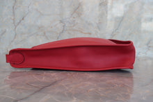 Load image into Gallery viewer, HERMES VESPA PM Graine Couchevel leather Rouge vif □A Engraving Shoulder bag 700080107
