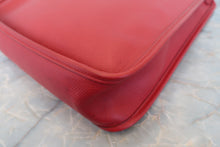 Load image into Gallery viewer, HERMES VESPA PM Graine Couchevel leather Rouge vif □A Engraving Shoulder bag 700080107
