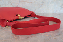 Load image into Gallery viewer, HERMES VESPA PM Graine Couchevel leather Rouge vif □A Engraving Shoulder bag 700080107
