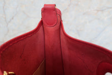 Load image into Gallery viewer, HERMES VESPA PM Graine Couchevel leather Rouge vif □A Engraving Shoulder bag 700080107

