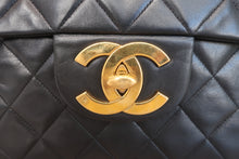 Load image into Gallery viewer, CHANEL Medium Matelasse Single flap chain shoulder bag Lambskin Black/Gold hadware Shoulder bag 600100209
