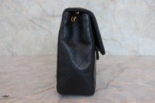 将图片加载到图库查看器，CHANEL/香奈儿 迷你CF 单盖 链条包 羊皮 Black/Gold hadware(黑色/金色金属) 肩背包 800050134
