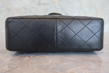 将图片加载到图库查看器，CHANEL/香奈儿 迷你CF 单盖 链条包 羊皮 Black/Gold hadware(黑色/金色金属) 肩背包 800050134
