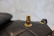 將圖片載入圖庫檢視器 CHANEL/シャネル マトラッセチェーンリュック ラムスキン ブラック/ゴールド金具 リュック 800030206
