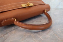 将图片加载到图库查看器，HERMES KELLY 32 Clemence leather Gold □C刻印 Hand bag 600080196
